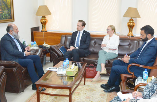 UK Commissioner Discusses Strengthening Bilateral Trade with Commerce Minister