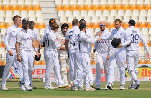 England beat Pakistan by an innings and 47 runs in the first Test