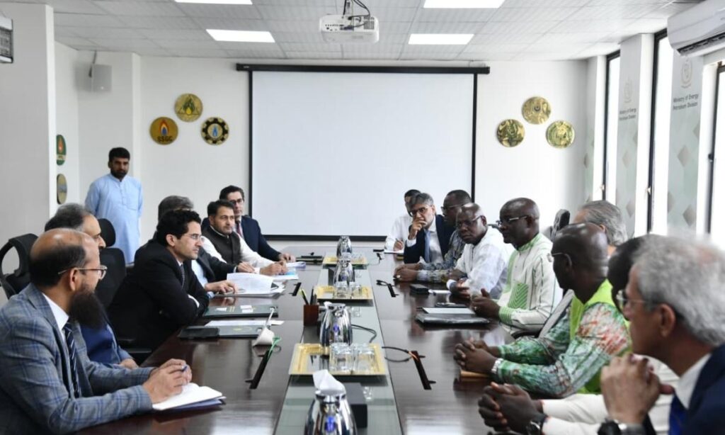 Pakistan mining ties